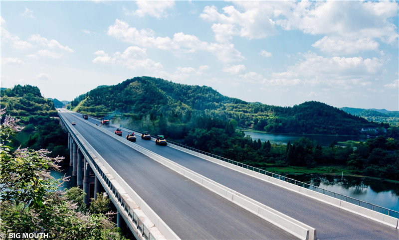 9、2015年9月攝于遂西高速一分部路面施工現場（赤城湖大橋）1.jpg